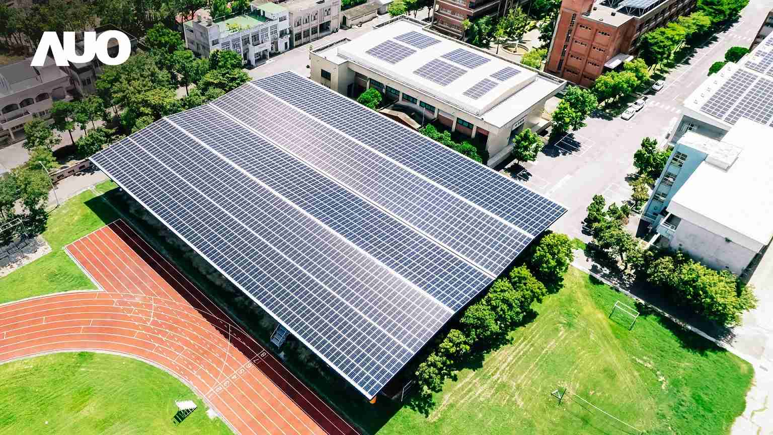 开云电子SunSteel光电整合型浪板具备快速安装、、、、轻量化优势,,可提升15%发电效能,,,通过国际IEC与台湾VPC认证安全、、、防漏、、耐候标准