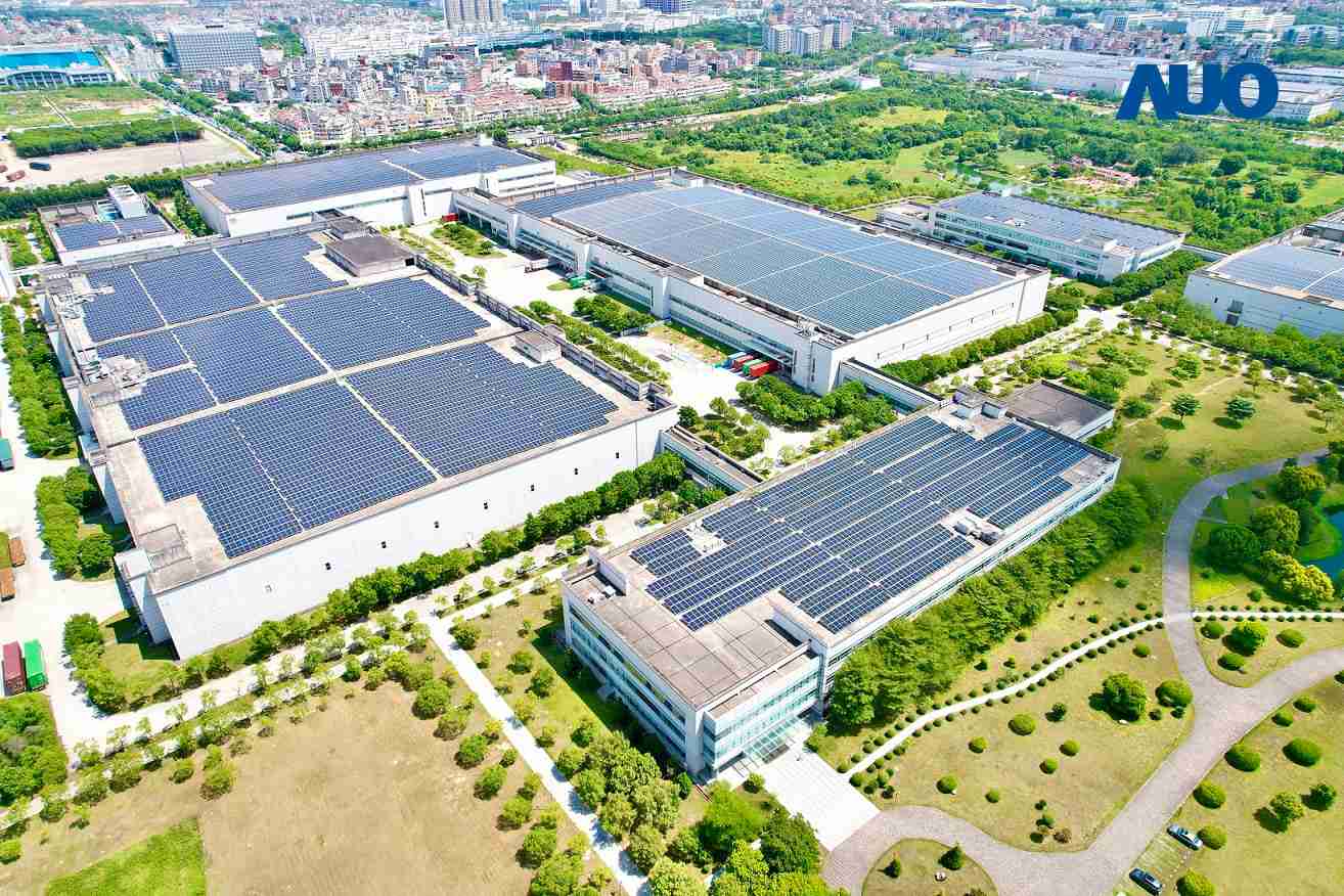 开云电子厦门推动智能制造同时，，透过绿电创能纵深推进绿色转型，，厂区全屋顶铺设太阳能光伏板，，，每年太阳能发电 2,600多万度